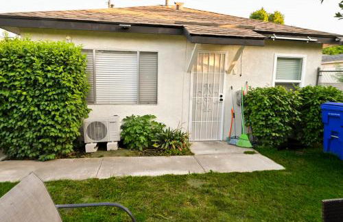 Relaxing Cozy Back House with Backyard - Foto 46