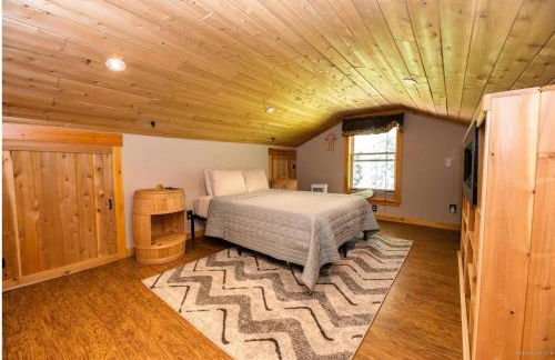 The Chalet - Spacious 7 bedroom near Sugarloaf, on Snowmobile and UTV trails, Hiking, Golf and Flagstaff Lake across the street - Foto 26