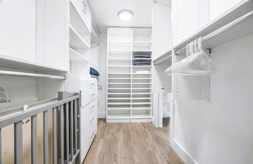 Spectacular Miami- Htd Pool,5 Bdrooms ,MiniGolf, Playground, Baby Items, BBQ - Photo 55