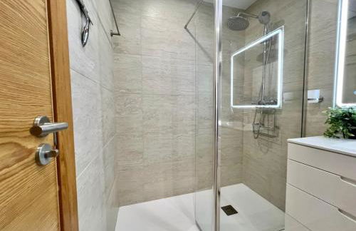 Stunning apartment with overflow pool and golf view - Foto 30