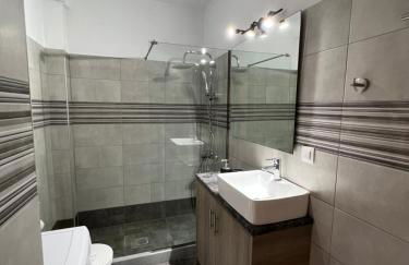 Phil's Apartments - Photo 26