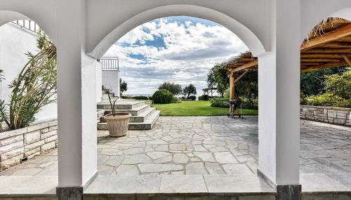 Azure Coast Seafront Retreat - Foto 3, Garden