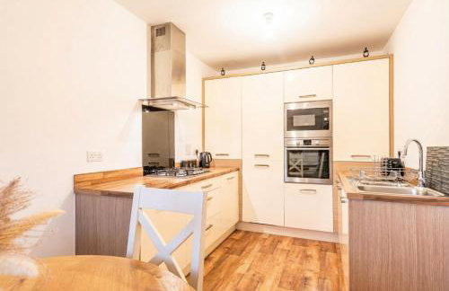 Family-Friendly 4-Bedroom House in Moston with Parking and Garden - Foto 27