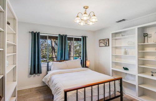 Hill country gem with private pool, deck, firepit, Ping-Pong, foosball, & WiFi - Photo 18