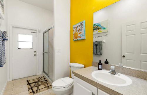 Orlando Retreat 5BR Pool and Spa Villa with Games Room and Mickey Themed Room - Foto 37