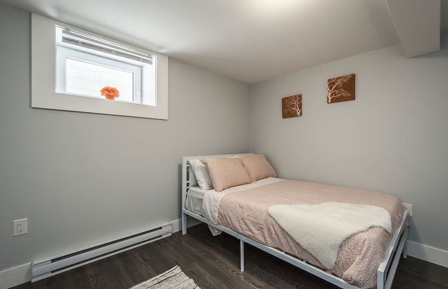 Spacious DAL & Downtown Apartments - Photo 15