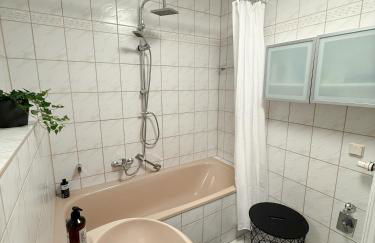 Zentrale, Designer Maisonette Wohnung mit Galerie, Gruppen- und Kinderfreundlich, Smart TV - Foto 25