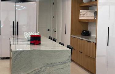 Beach House with Rooftop Jacuzzi - Foto 8