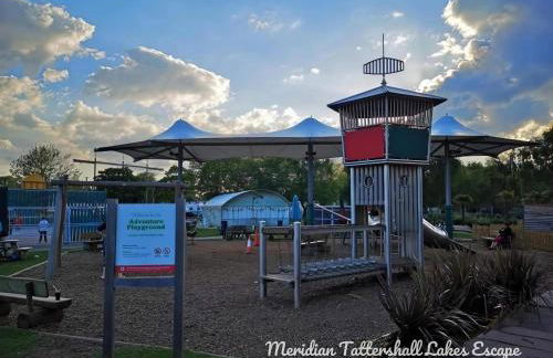 Elite Retreats 4U Lakeside Hot Tub Log Cabin with the fishing peg at Tattershall Lakes Park - Foto 56