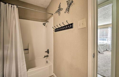 Game Day Retreat Pool Access, 2 Mi to Texas A and M - Foto 16