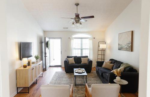 "The Dawning House" - Peaceful Modern Stay w/ Yard - Foto 9