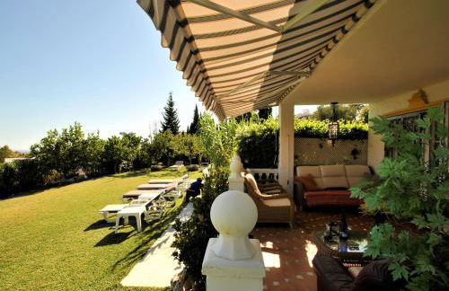 Holiday villa in 10 min from Fuengirola beach with sea views pool BBQ parking WiFi aircon big garden - Photo 17