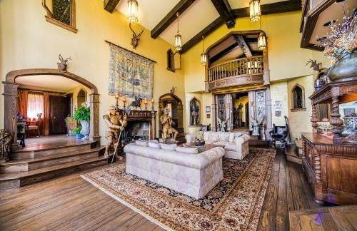 HIGHLANDS CASTLE overlooking Lake George plus 2 other CASTLES & SUITES - Foto 52