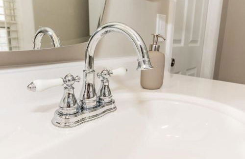 Cozy Riverfront Bungalow with Stunning Views - Foto 19