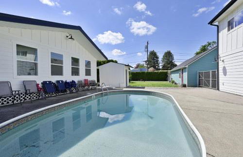 Custom Built Cottage in Downtown with Pool - Foto 4