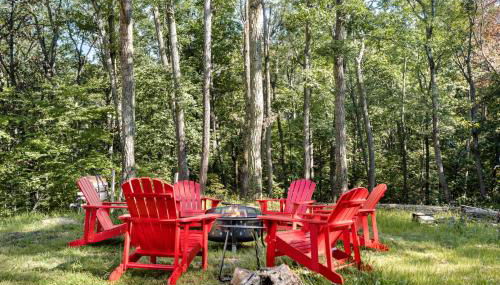 Modern Cabin w Hot Tub & Indoor Pool Gym Access! - Foto 3, Garden, Garden view