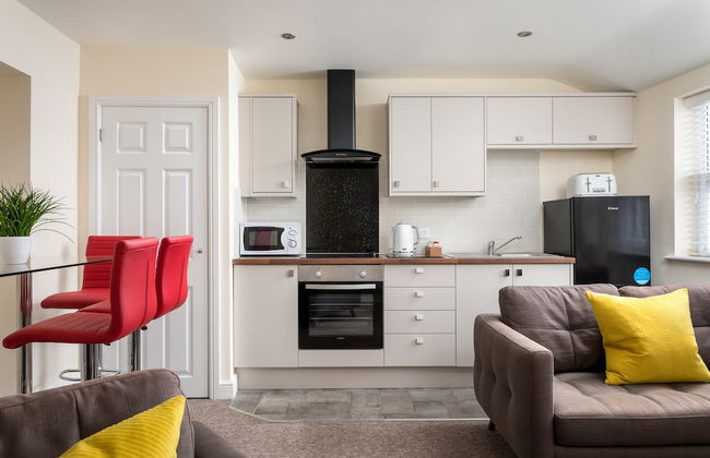 Elliot Oliver - 2 Bedroom Town Centre Apartment - Photo 4