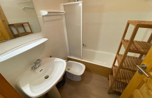 Appartement cosy avec balcon et parking, proche piste - FR-1-692-36 - Foto 14