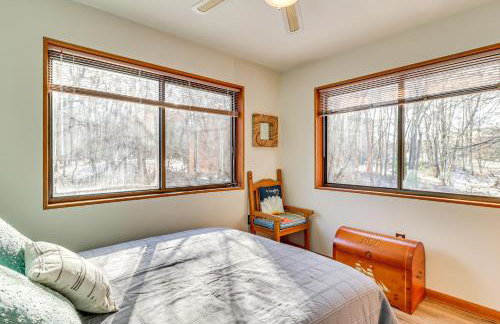 Private Spa, Fire Pit and Deck Poconos Home! - Foto 18