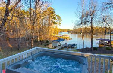 Serene Lakefront Home with Hot Tub and Boat for Rent! - Foto 46