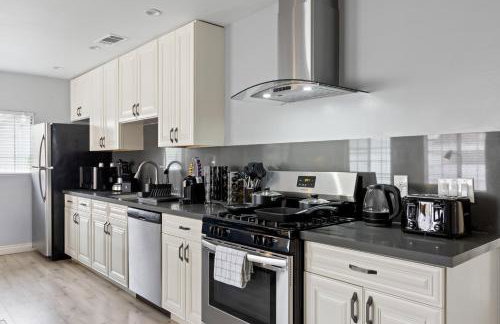 Luxury Oasis in Culver City! Free parking and Jacuzzi - Foto 10