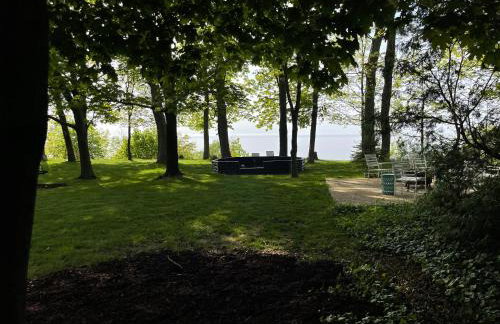 All the Waters Retro Home on Lake Michigan- Your Own PRIVATE BEACH - Foto 56