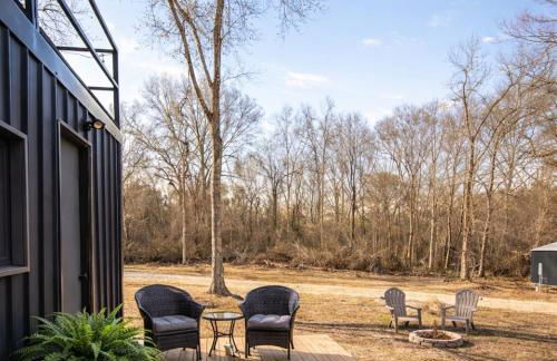 Rooftop Container Home Hot Tub Fire Pit Quiet Country Nights Sleeps 2 guests 20 minutes from Bogue Chitto State Park - Foto 5