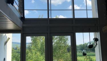 Tolle große Wohnung mit Kamin und Terrasse - Photo 2