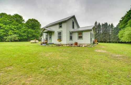 Visit Fife Lake and Traverse Bay! Farmhouse Hideaway - Foto 2