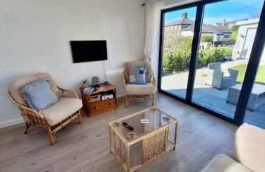 Bungalow by the Sea, Moelfre - Photo 8