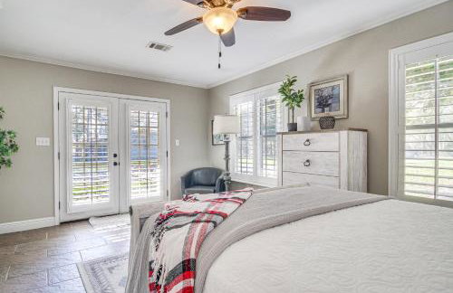 Walk to Beach Waveland Retreat with Yard! - Foto 17