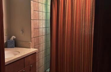 Lake Access! Twin Birch Resort - Kodiak Cabin - Foto 28