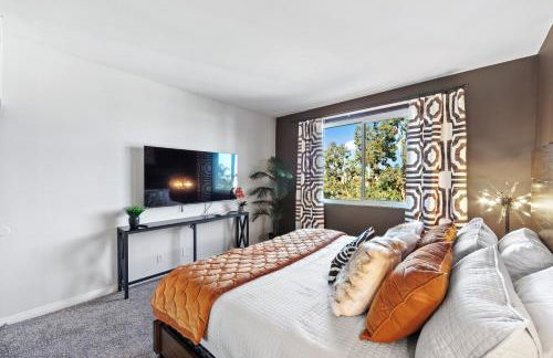 Beverly Hills 2 bed 2 bath Penthouse with Den and Parking 414 - Photo 3