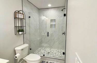 Luxury Waterfront Retreat with Hot Tub Near Acadia - Foto 15