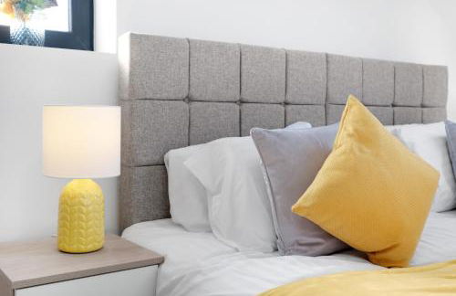 Modern 4 Bedroom House With Parking in Farnham Royal, Slough By 360stays - Foto 17