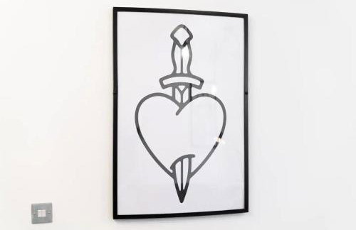 Stylish Apartment - Near City Centre - Smart TV- WIFI - Netfix - Parking - 2NT - Foto 35