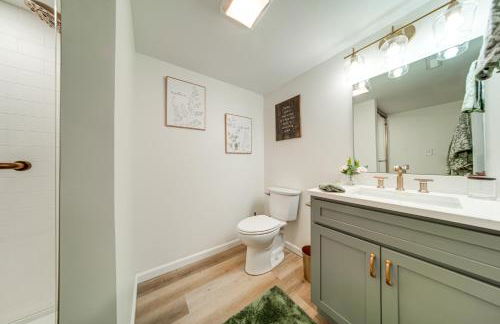 Walk to Lake Pet-Friendly Cottage in Jamestown! - Foto 21