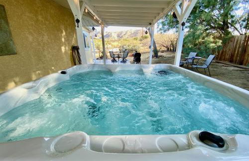 10 minutes to JTNP - Sauna, Hot Tub, Cold Plunge Saltwater Pool, Telescope, Fireplace and Views - Foto 8