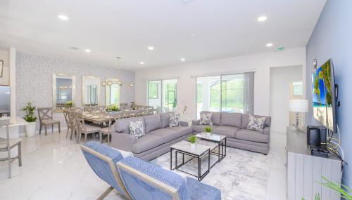 Near Disney - 12BR Home - Private Pool and Hot Tub - Foto 3