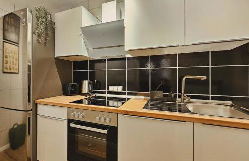 Modern & Comfortable Business Apartment Stuttgart - WLAN, 4K TV, Küche, Waschmaschine, Balkon - Foto 5