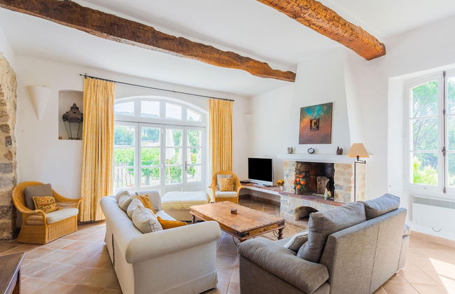 Chateau in Lorgues With Pool & Vineyard Views - Foto 14