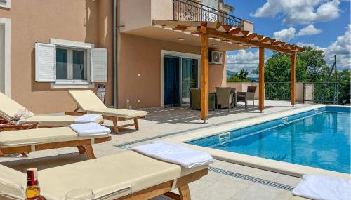 Awesome Home In Ruzic With Jacuzzi - Foto 2