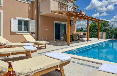 Awesome Home In Ruzic With Jacuzzi - Foto 2