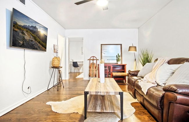 Beautiful Getaway Nears Asian Dist - Photo 16