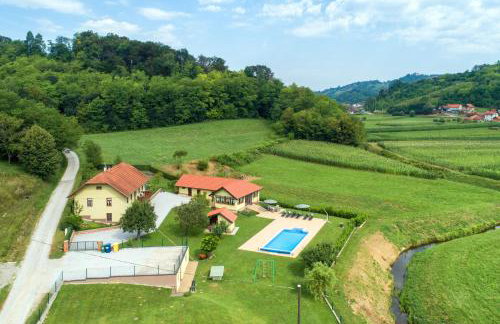 Ruralna kuca 'Villa Zagorka' za odmor sa bazenom i bočalištem - Foto 1