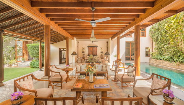 Coin salon dans le hall