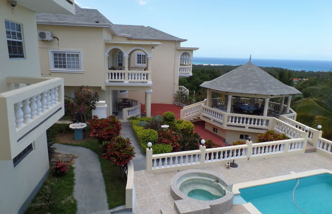 The Royal Kensington Villa - Photo 20