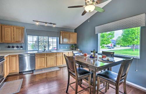 Bright Omaha Family Home with Grill and Deck! - Foto 7