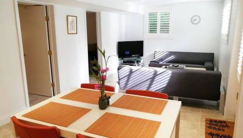 Contemporary 3 Bedroom Apt with Sauna in Woods - Foto 3