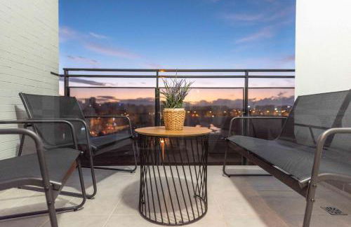 Stylish apartments with balcony & parking near the beach by REMS - Foto 1